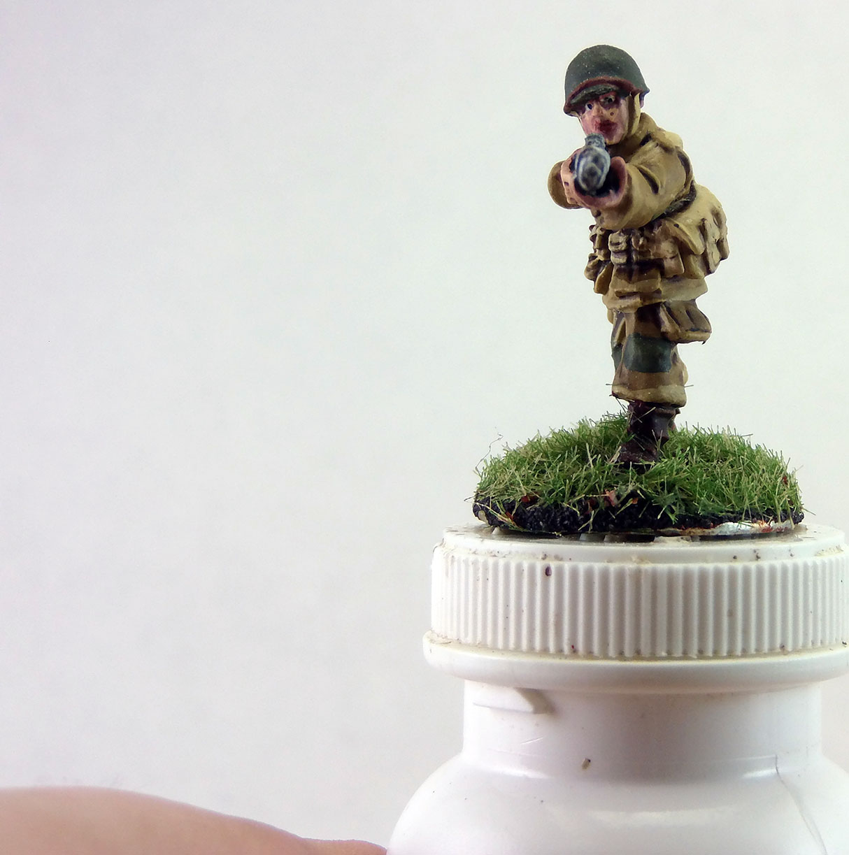 Artizan Rifleman, aiming down sight